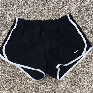 girls black and white nike running shorts